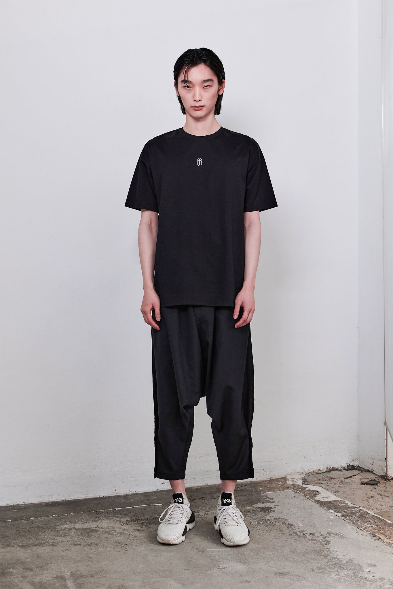 T01 (black)