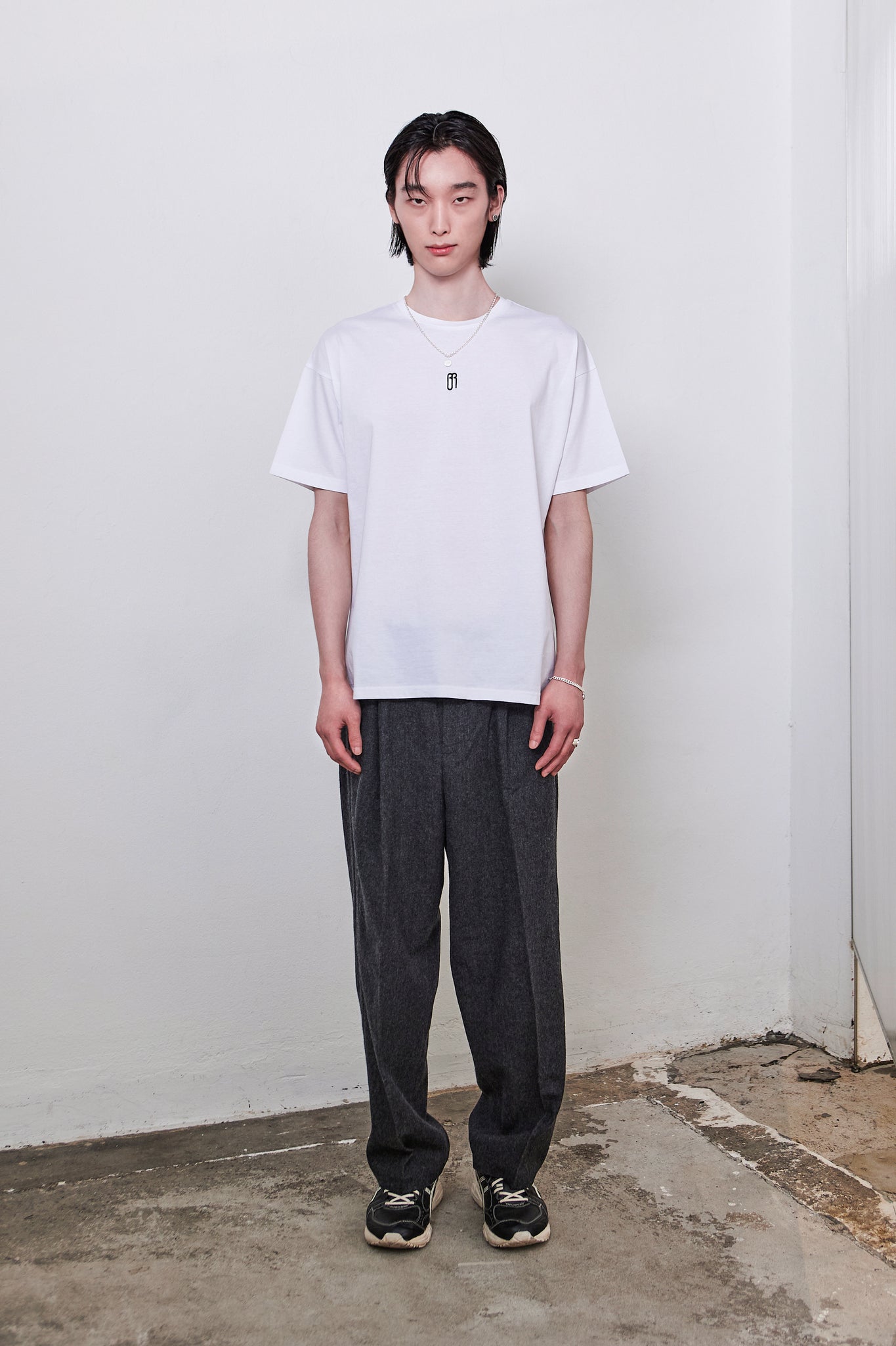 T01 (white)