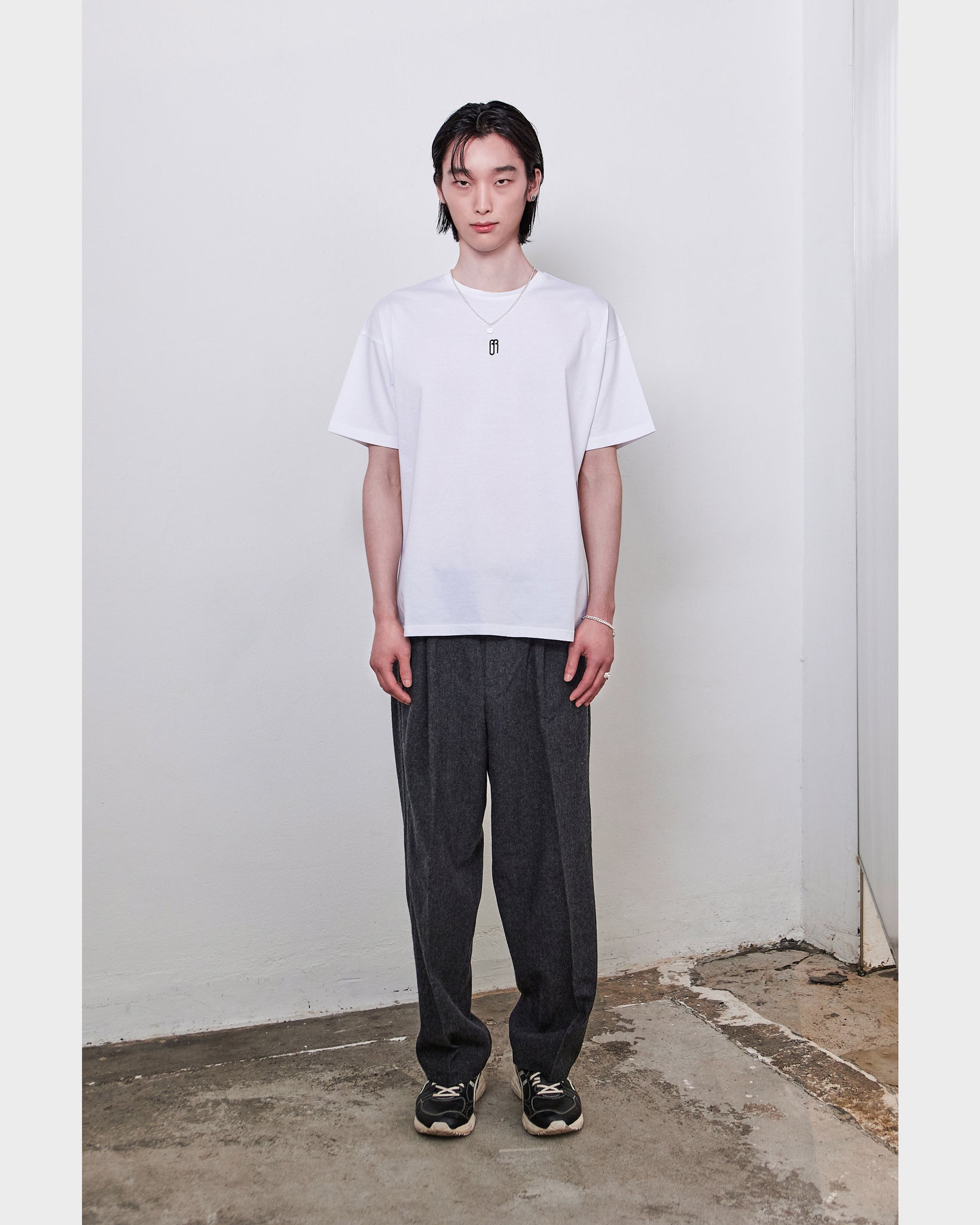 T01 (white)