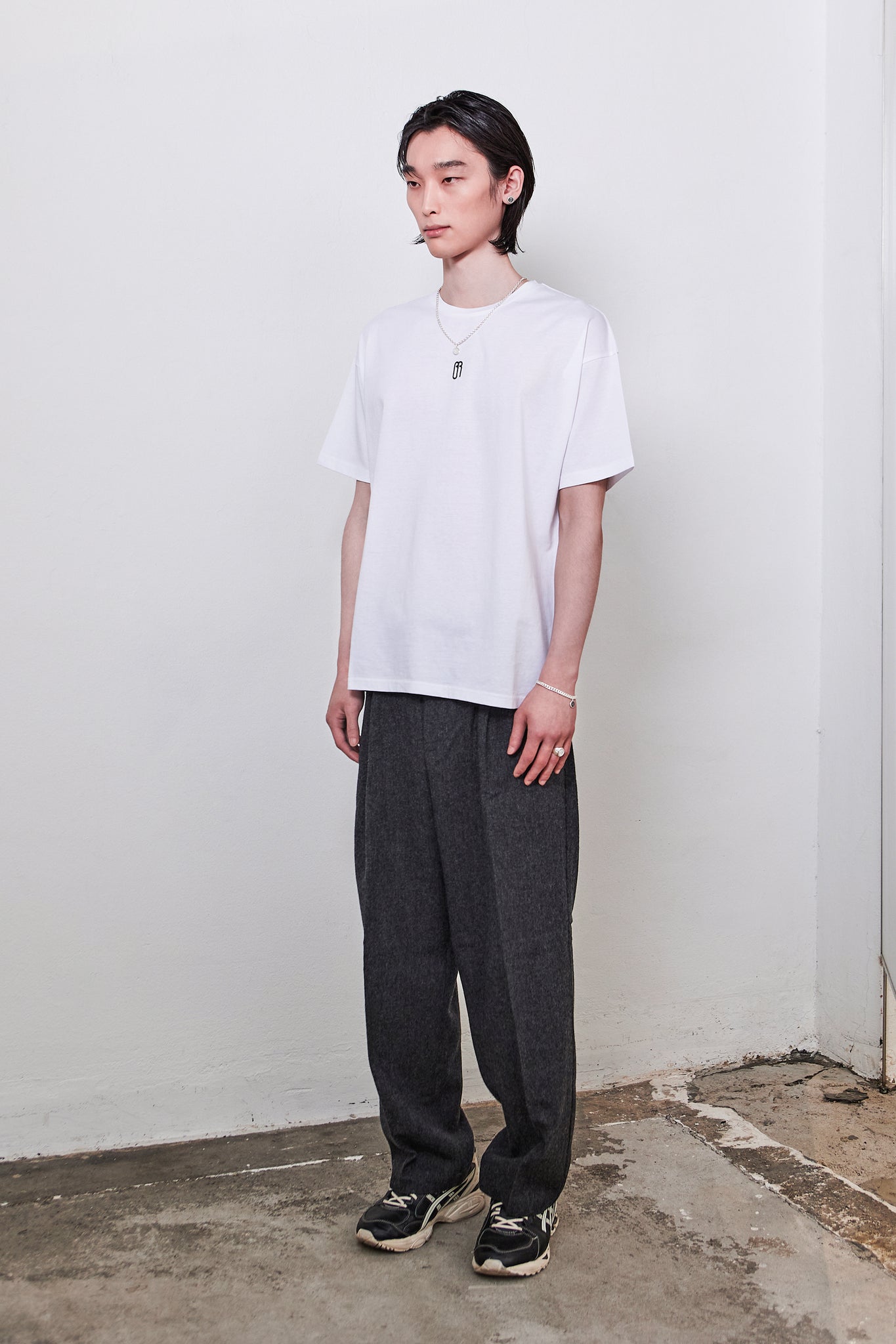 T01 (white)
